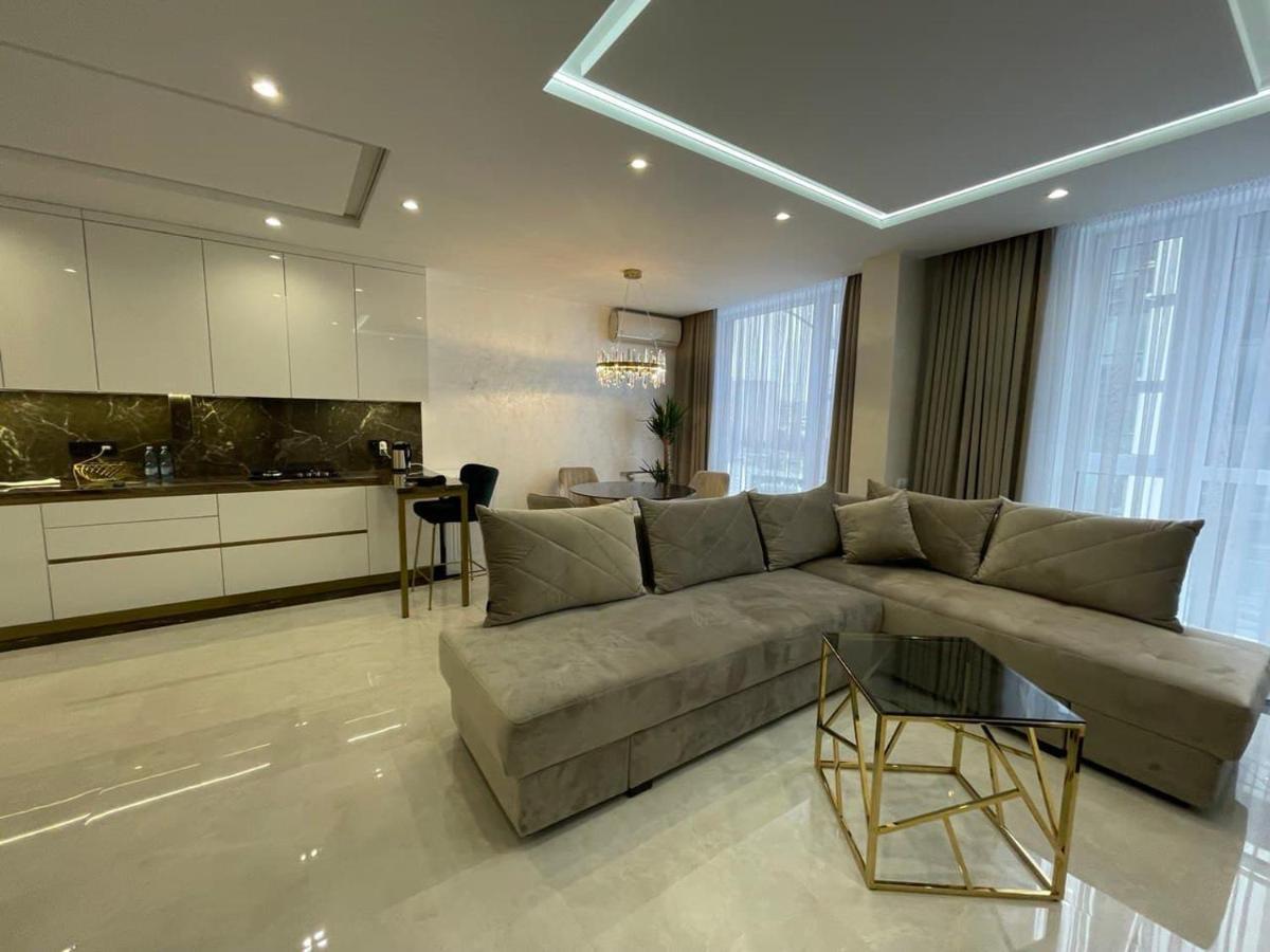 Apartments Vip Avalon Λβιβ Εξωτερικό φωτογραφία