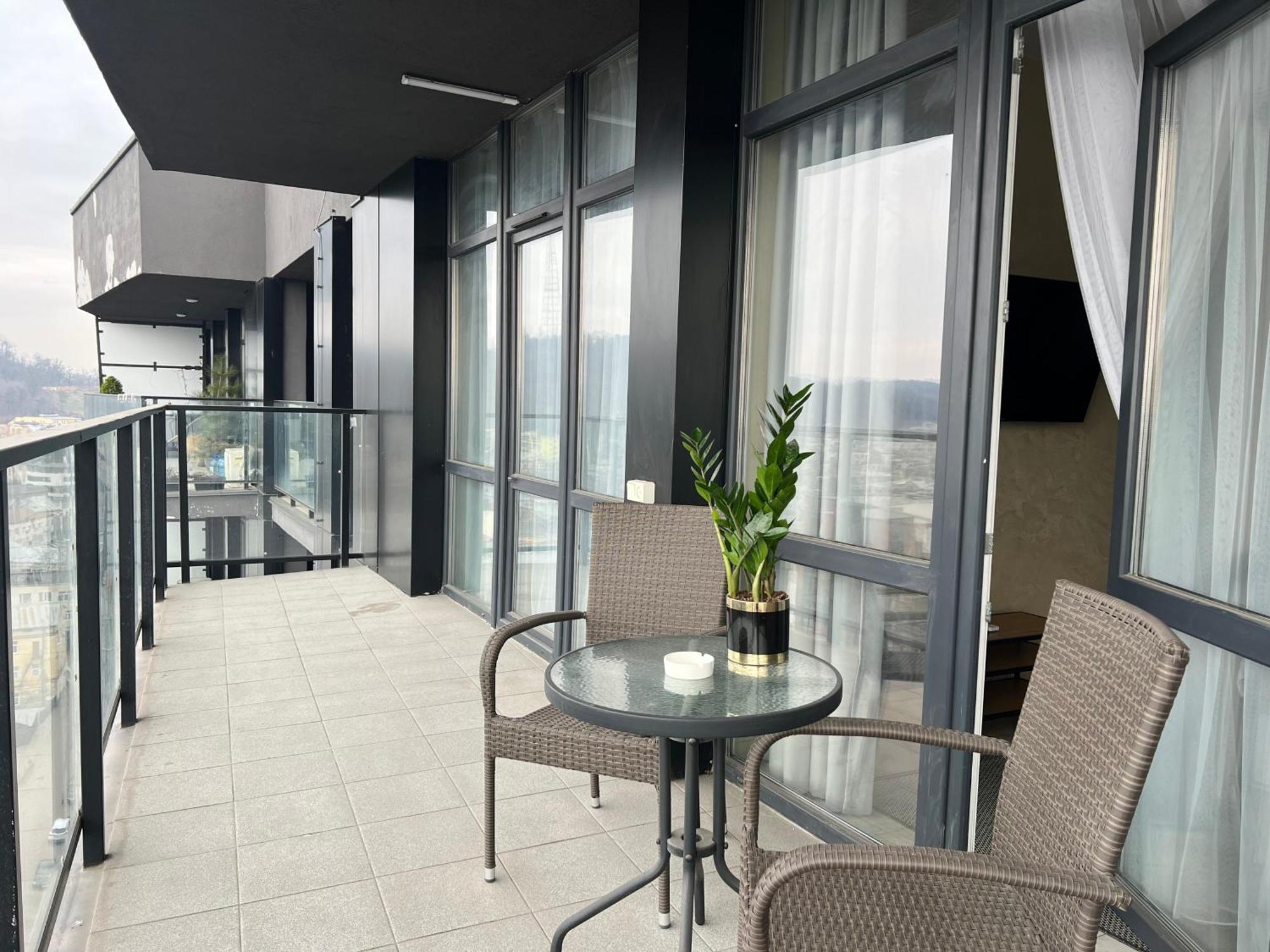 Apartments Vip Avalon Λβιβ Εξωτερικό φωτογραφία