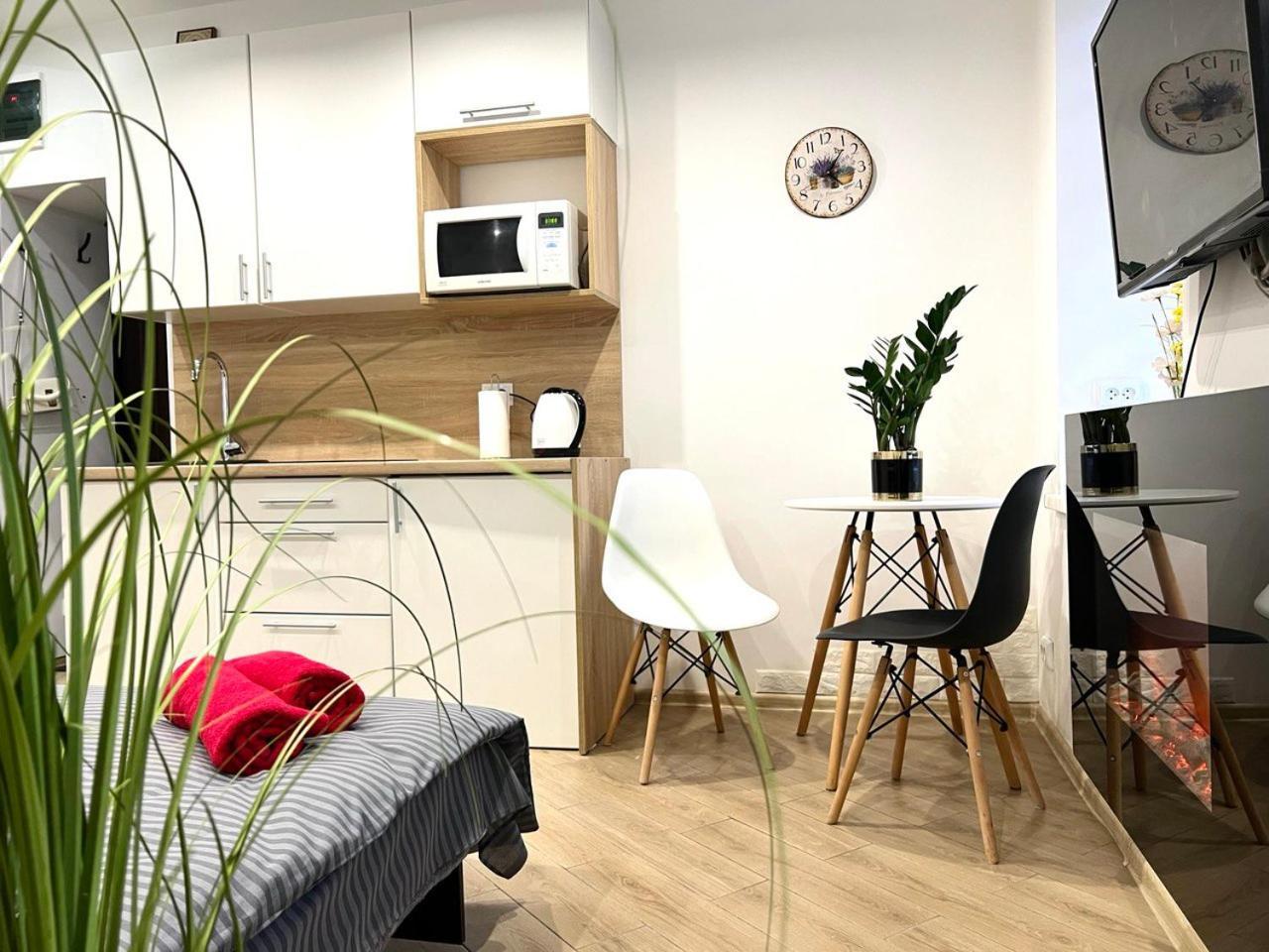 Apartments Vip Avalon Λβιβ Εξωτερικό φωτογραφία