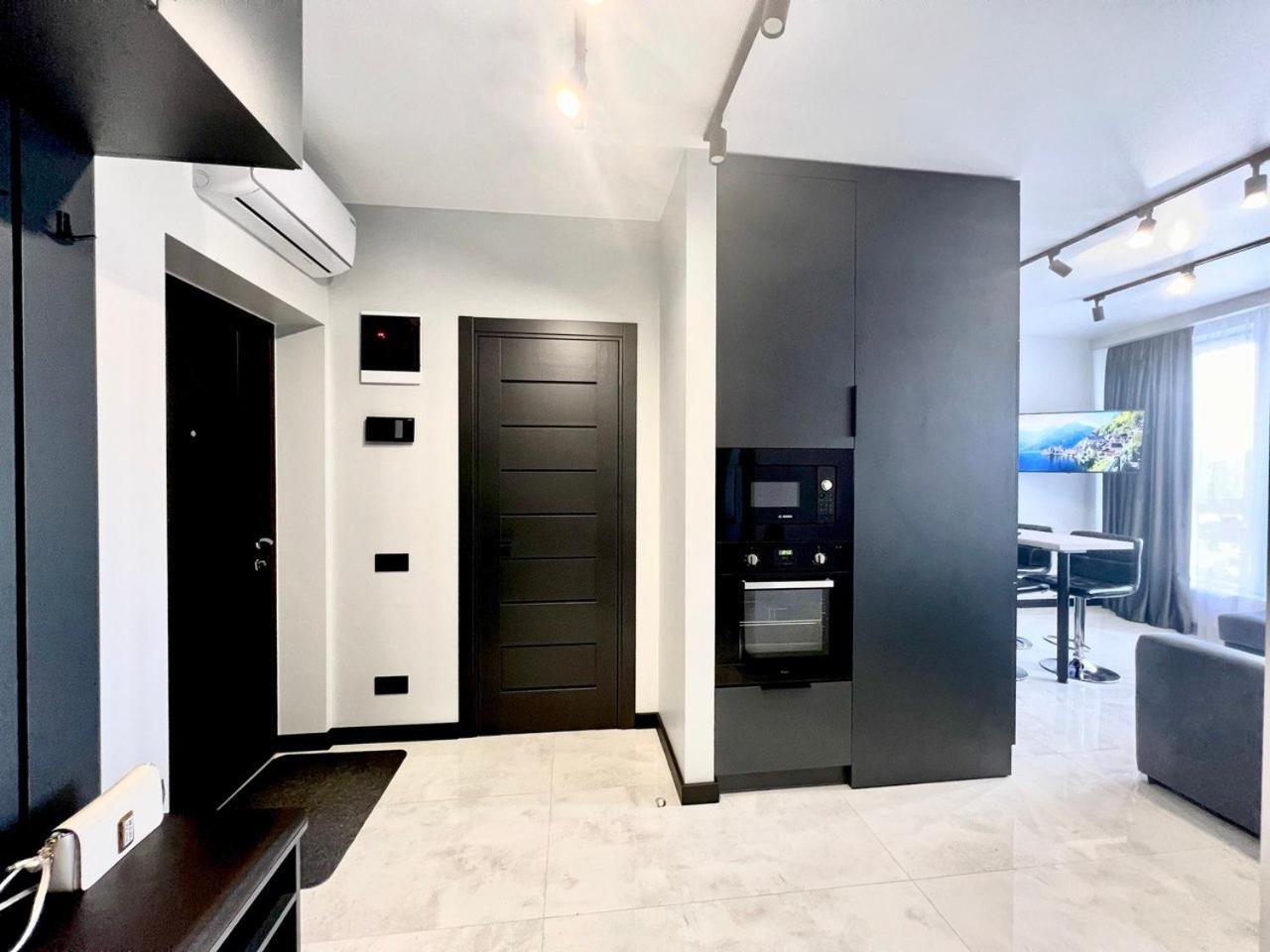 Apartments Vip Avalon Λβιβ Εξωτερικό φωτογραφία
