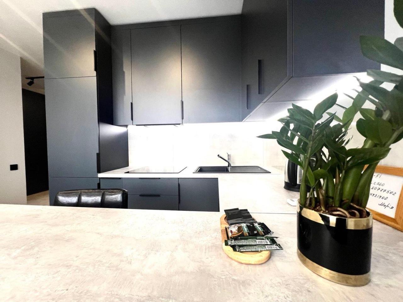 Apartments Vip Avalon Λβιβ Εξωτερικό φωτογραφία