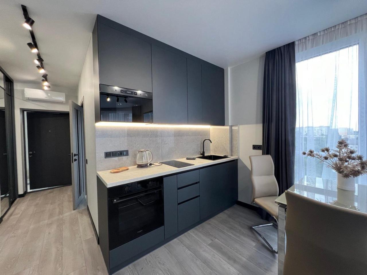 Apartments Vip Avalon Λβιβ Εξωτερικό φωτογραφία
