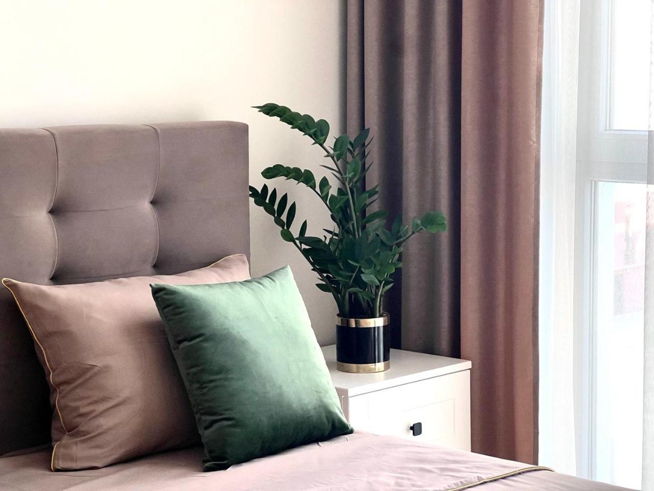 Apartments Vip Avalon Λβιβ Εξωτερικό φωτογραφία