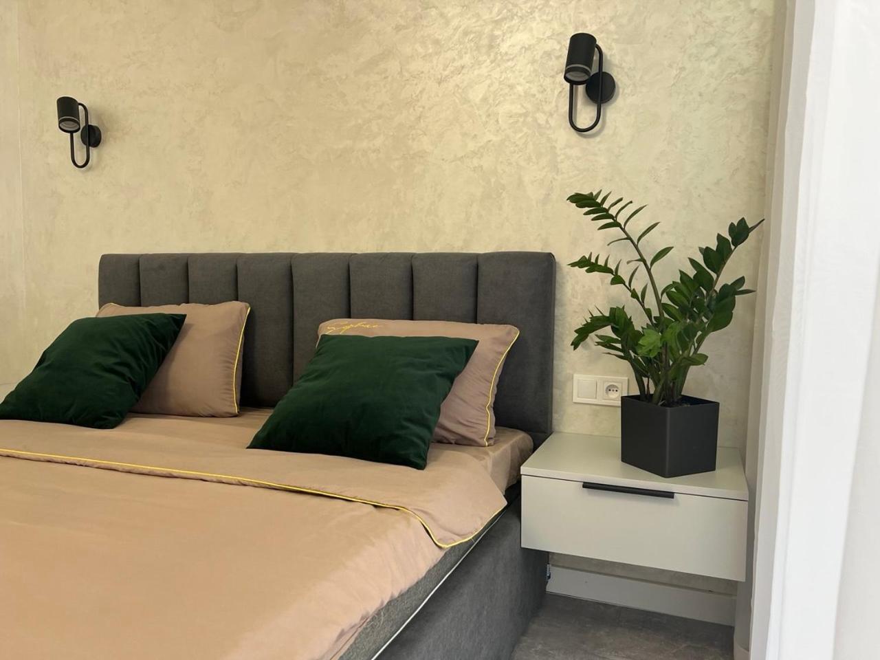 Apartments Vip Avalon Λβιβ Εξωτερικό φωτογραφία