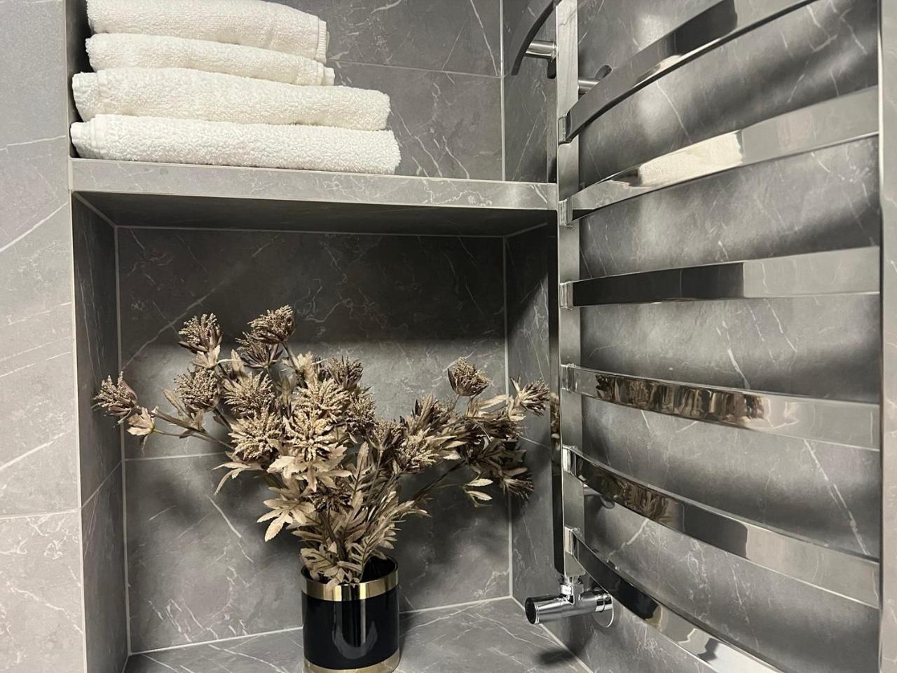 Apartments Vip Avalon Λβιβ Εξωτερικό φωτογραφία