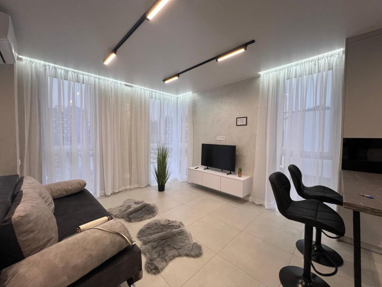 Apartments Vip Avalon Λβιβ Εξωτερικό φωτογραφία