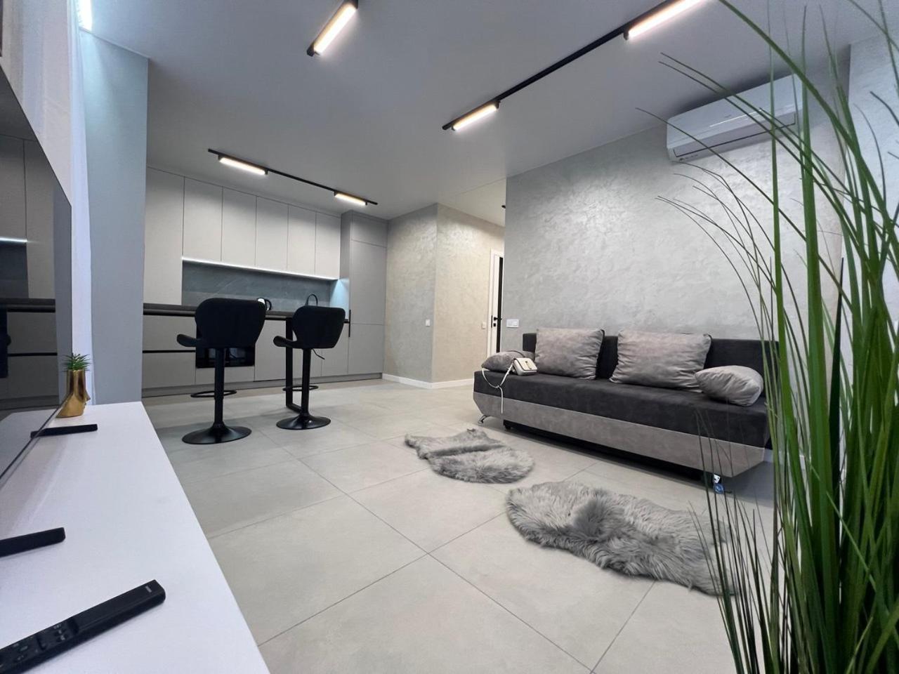 Apartments Vip Avalon Λβιβ Εξωτερικό φωτογραφία