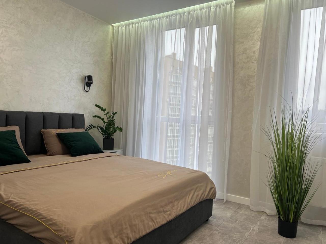Apartments Vip Avalon Λβιβ Εξωτερικό φωτογραφία