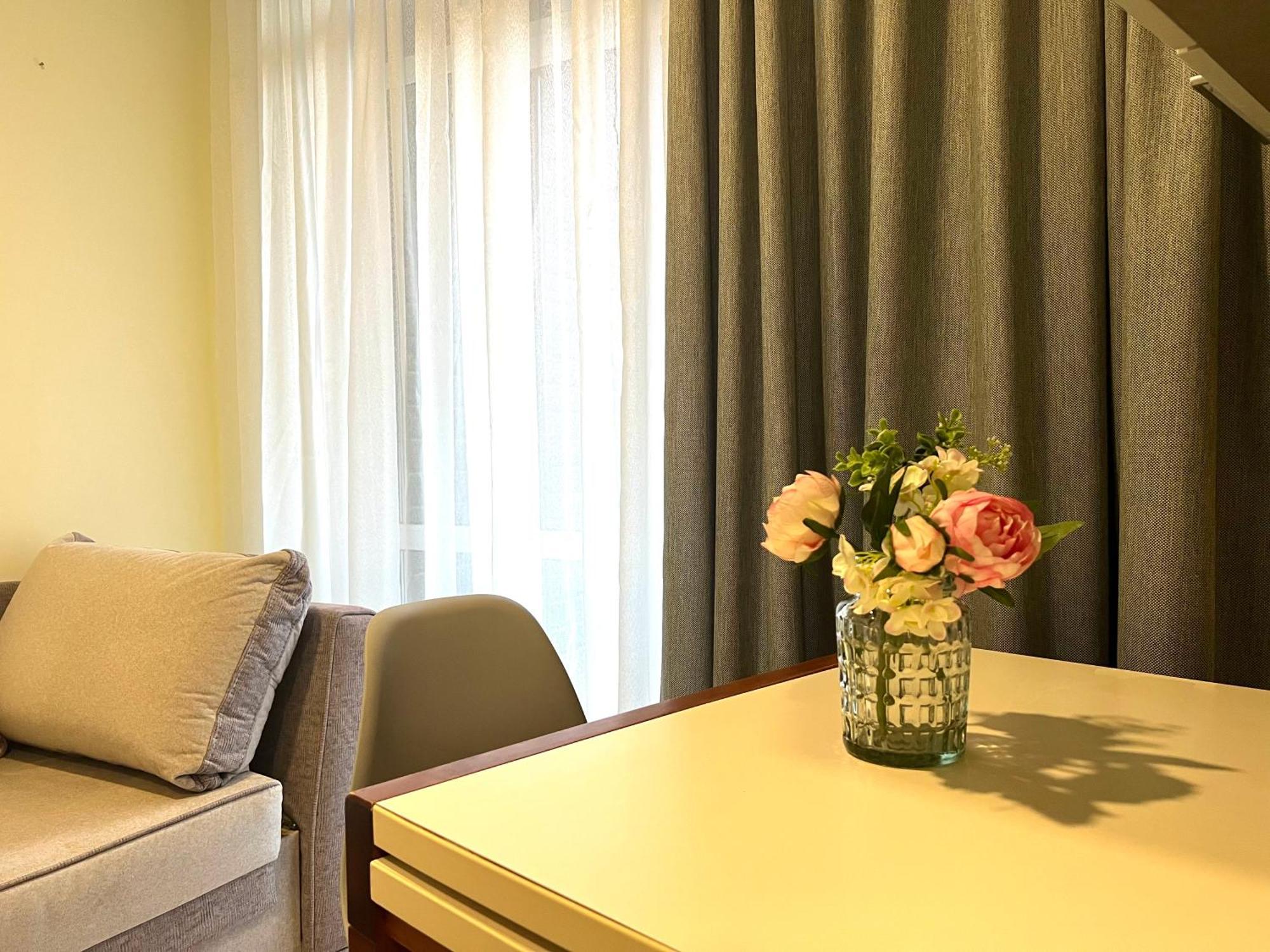 Apartments Vip Avalon Λβιβ Εξωτερικό φωτογραφία