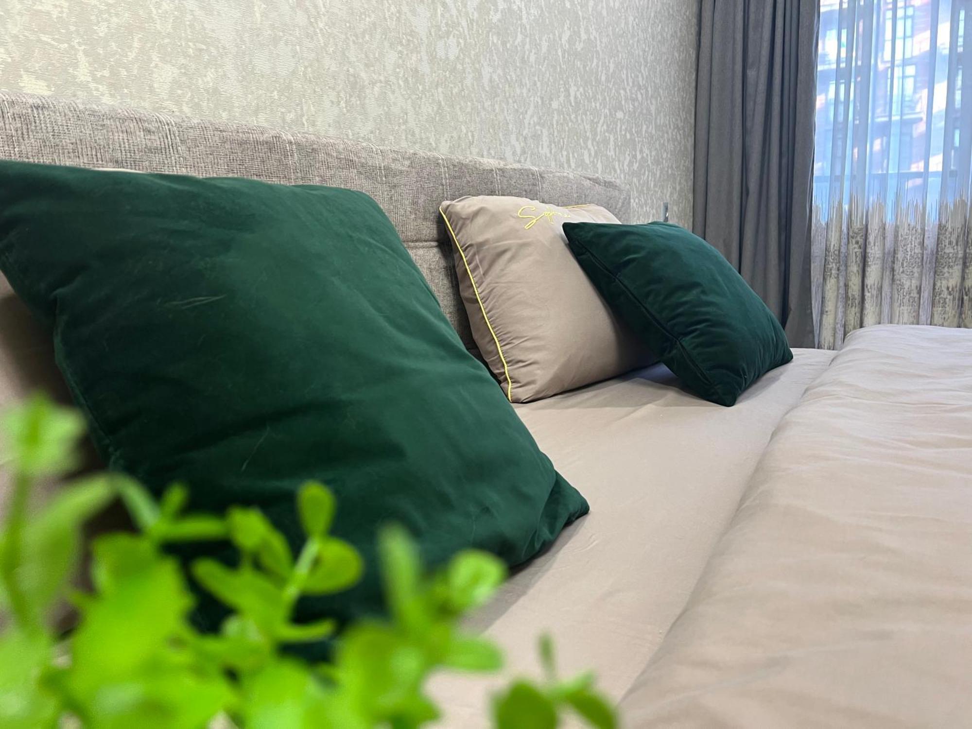 Apartments Vip Avalon Λβιβ Εξωτερικό φωτογραφία