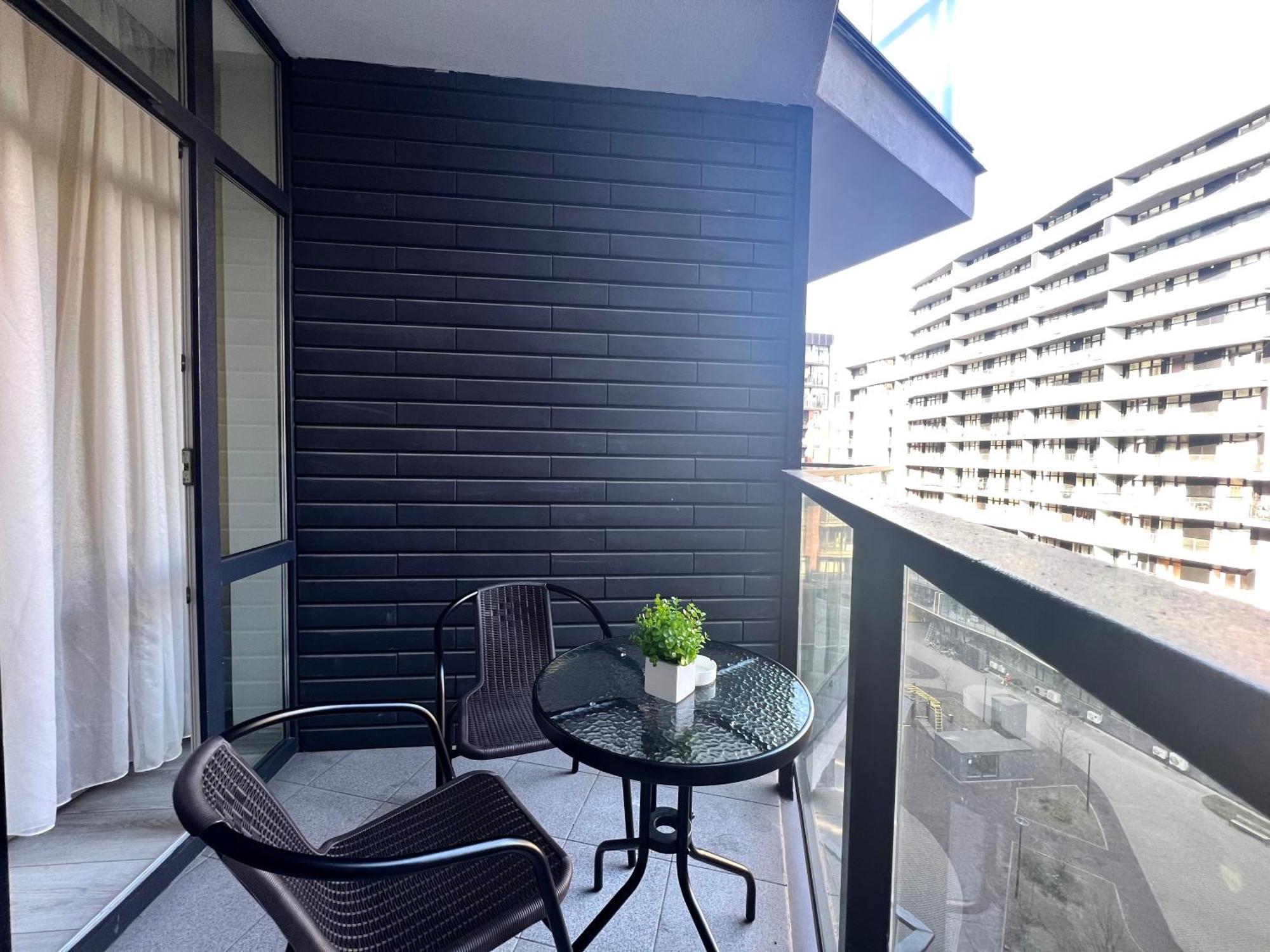 Apartments Vip Avalon Λβιβ Εξωτερικό φωτογραφία